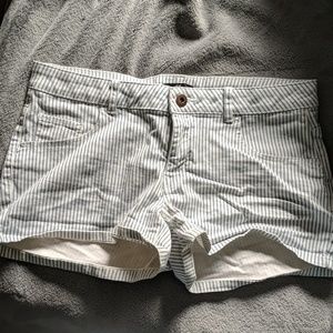 H&M blue and white striped shorts